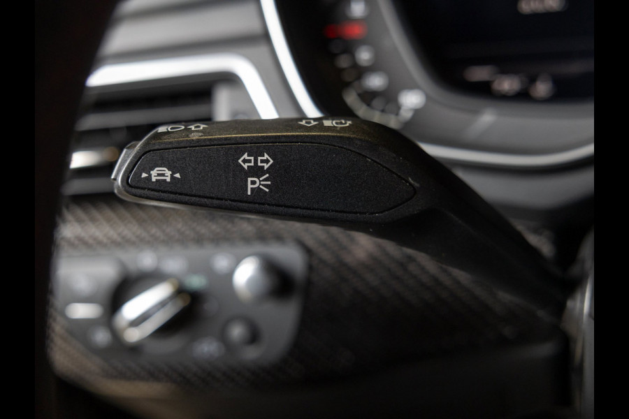 Audi A4 Avant 2.9 TFSI RS 4 quattro / 450pk / Panorama dak / Head up display / Carbon /