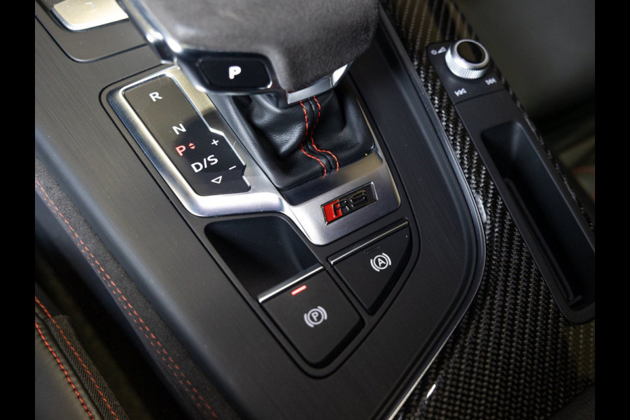 Audi A4 Avant 2.9 TFSI RS 4 quattro / 450pk / Panorama dak / Head up display / Carbon /