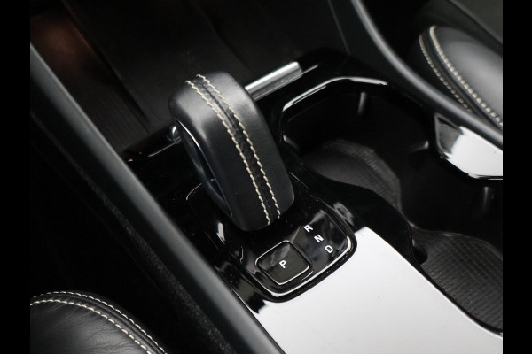 Volvo XC40 RECHARGE P8 408 PK AWD R-DESIGN + 19 INCH | ADAPTIVE CRUISE | APPLE CARPLAY | ANDROID AUTO