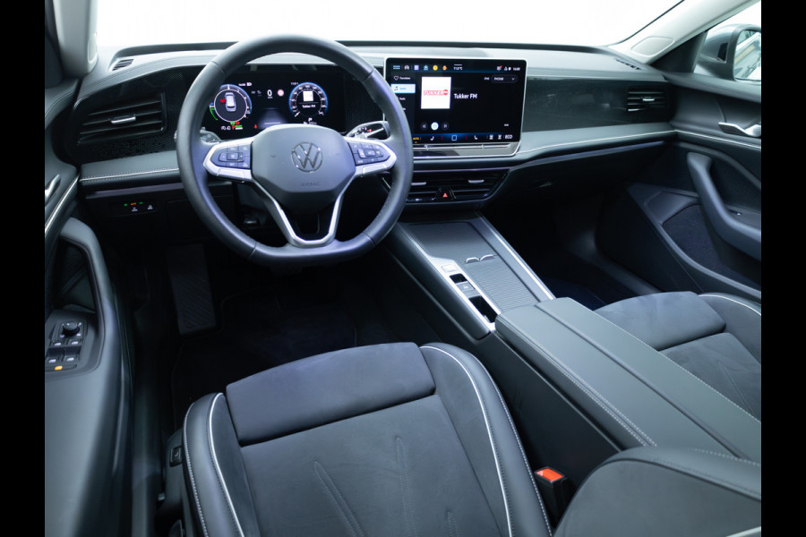 Volkswagen Passat Variant 1.5 eHybrid Business | 2 Ergo active stoelen | Stoel- & Stuurverwarming | Adap. Cruise | Navigatie | Headup display, App. connect.