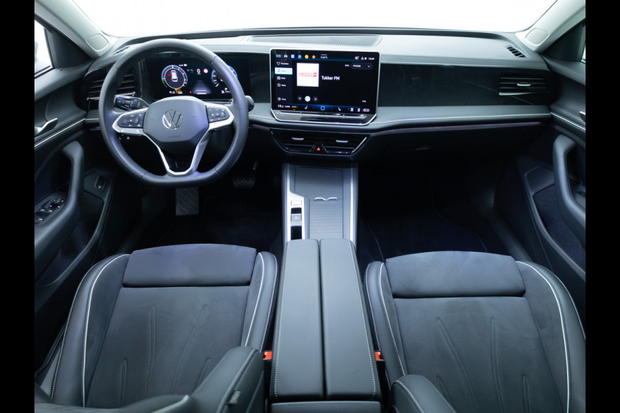 Volkswagen Passat Variant 1.5 eHybrid Business | 2 Ergo active stoelen | Stoel- & Stuurverwarming | Adap. Cruise | Navigatie | Headup display, App. connect.