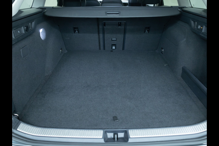 Volkswagen Passat Variant 1.5 eHybrid Business | 2 Ergo active stoelen | Stoel- & Stuurverwarming | Adap. Cruise | Navigatie | Headup display, App. connect.