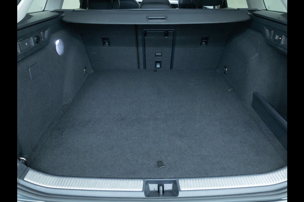 Volkswagen Passat Variant 1.5 eHybrid Business | 2 Ergo active stoelen | Stoel- & Stuurverwarming | Adap. Cruise | Navigatie | Headup display, App. connect.