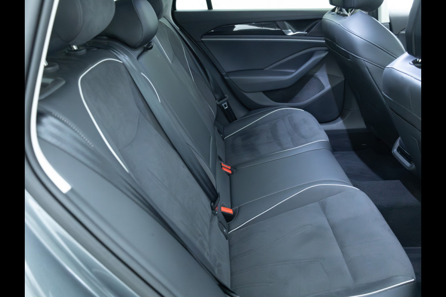 Volkswagen Passat Variant 1.5 eHybrid Business | 2 Ergo active stoelen | Stoel- & Stuurverwarming | Adap. Cruise | Navigatie | Headup display, App. connect.