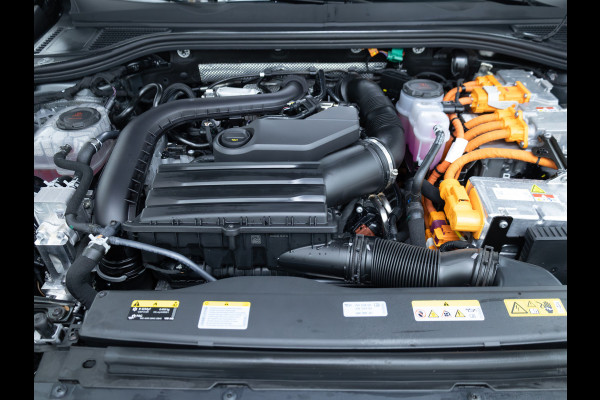 Volkswagen Passat Variant 1.5 eHybrid Business | 2 Ergo active stoelen | Stoel- & Stuurverwarming | Adap. Cruise | Navigatie | Headup display, App. connect.