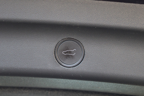 Tesla Model Y RWD 58 kWh SoH 95,5% LEER AUTOPILOT PANO