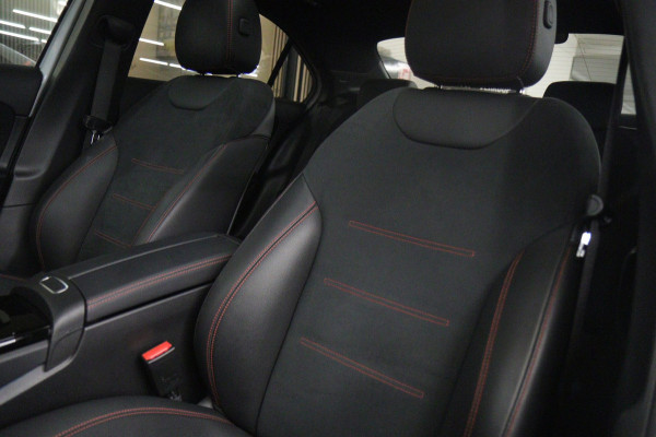 Mercedes-Benz A-Klasse 200 AMG NAP /Pano/Carplay/Sfeerver/Blindspot/VOL