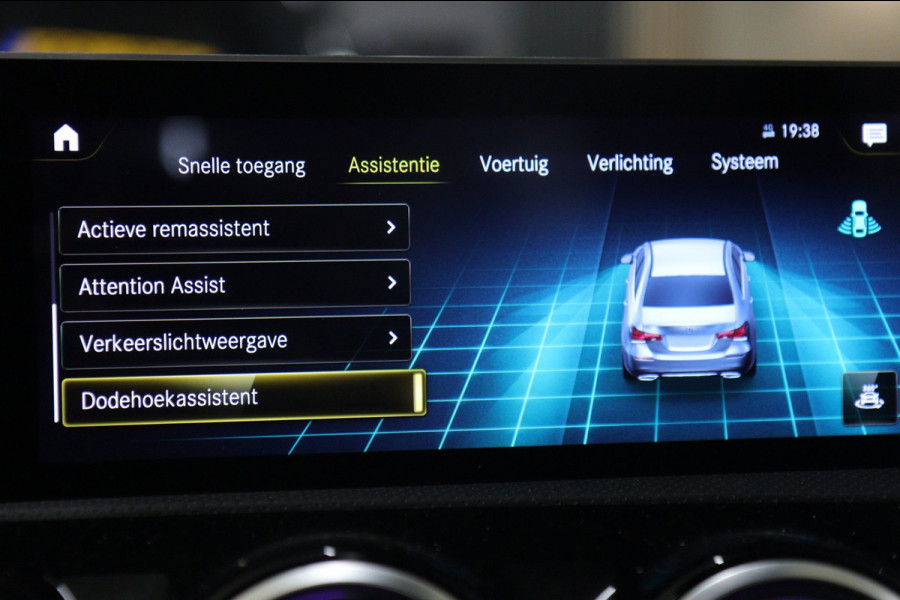 Mercedes-Benz A-Klasse 200 AMG NAP /Pano/Carplay/Sfeerver/Blindspot/VOL