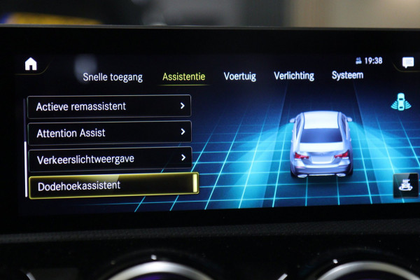 Mercedes-Benz A-Klasse 200 AMG NAP /Pano/Carplay/Sfeerver/Blindspot/VOL