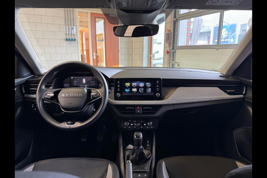 Škoda Kamiq !!! Paas Actie € 22.999,- !!! 1.0 TSI Black Dots 115PK Camera, Stoel/Stuurverwarming