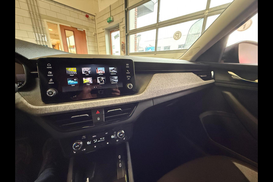 Škoda Kamiq !!! Paas Actie € 22.999,- !!! 1.0 TSI Black Dots 115PK Camera, Stoel/Stuurverwarming