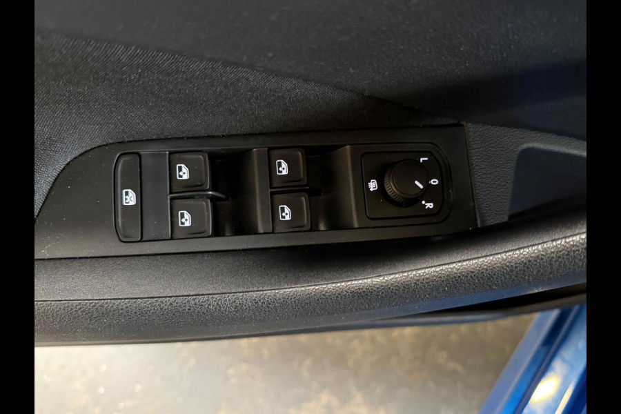 Škoda Kamiq !!! Paas Actie € 22.999,- !!! 1.0 TSI Black Dots 115PK Camera, Stoel/Stuurverwarming