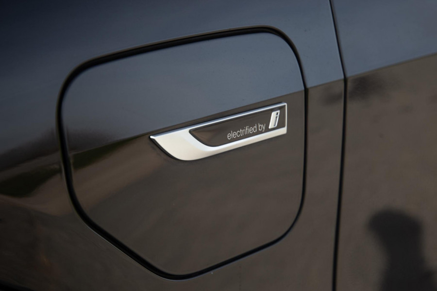 BMW X5 xDrive45e CARPLAY / CAMERA / DEALER ONDERHOUDEN /  LEER / STOELVERWARMING / BLACK ON BLACK