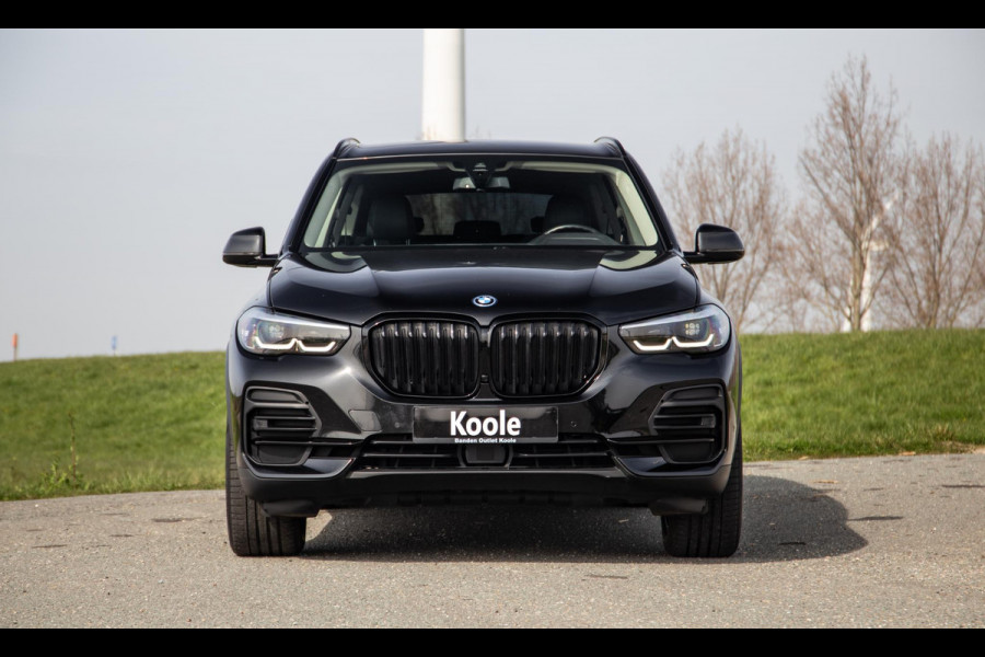 BMW X5 xDrive45e CARPLAY / CAMERA / DEALER ONDERHOUDEN /  LEER / STOELVERWARMING / BLACK ON BLACK