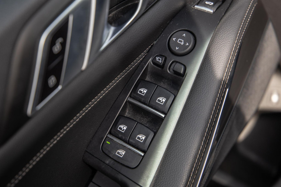 BMW X5 xDrive45e CARPLAY / CAMERA / DEALER ONDERHOUDEN /  LEER / STOELVERWARMING / BLACK ON BLACK