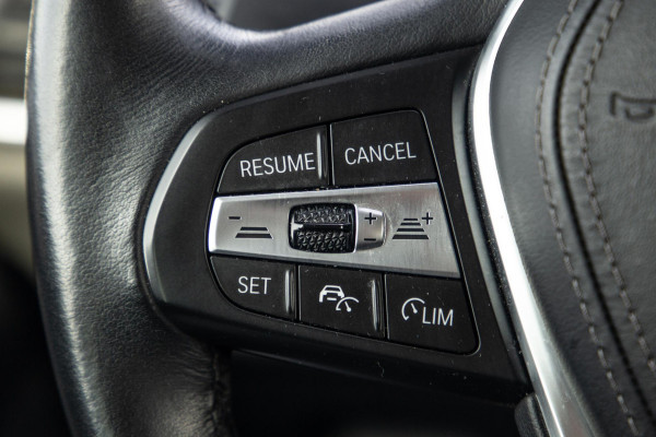 BMW X5 xDrive45e CARPLAY / CAMERA / DEALER ONDERHOUDEN /  LEER / STOELVERWARMING / BLACK ON BLACK