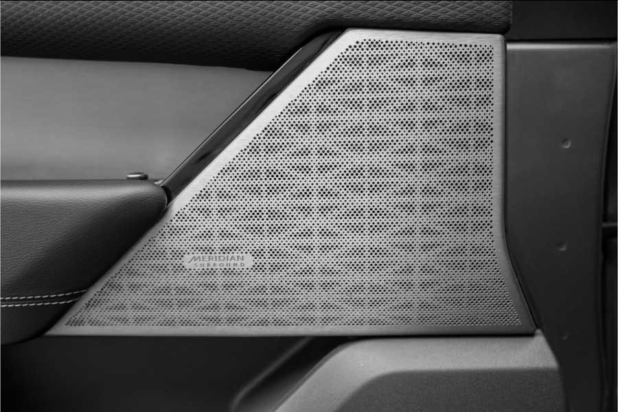 Land Rover Range Rover Velar 2.0 P300 Turbo AWD R-Dynamic HSE Pano ACC Luchtvering Leder LED 21"