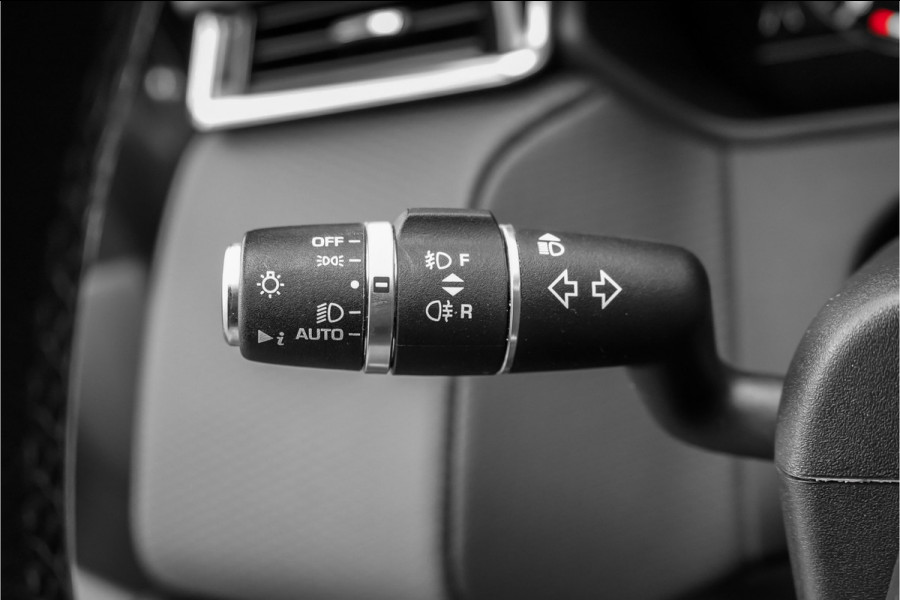 Land Rover Range Rover Velar 2.0 P300 Turbo AWD R-Dynamic HSE Pano ACC Luchtvering Leder LED 21"