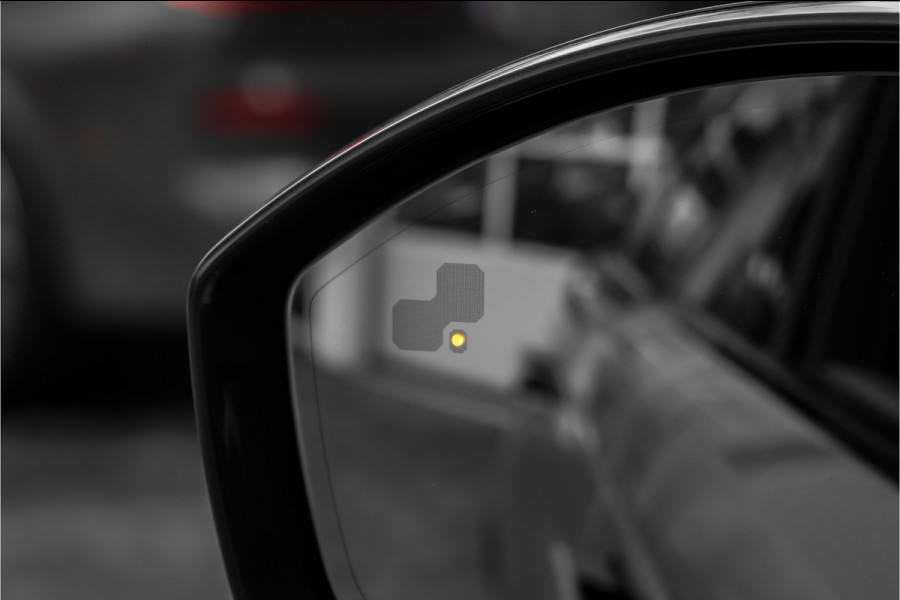 Land Rover Range Rover Velar 2.0 P300 Turbo AWD R-Dynamic HSE Pano ACC Luchtvering Leder LED 21"