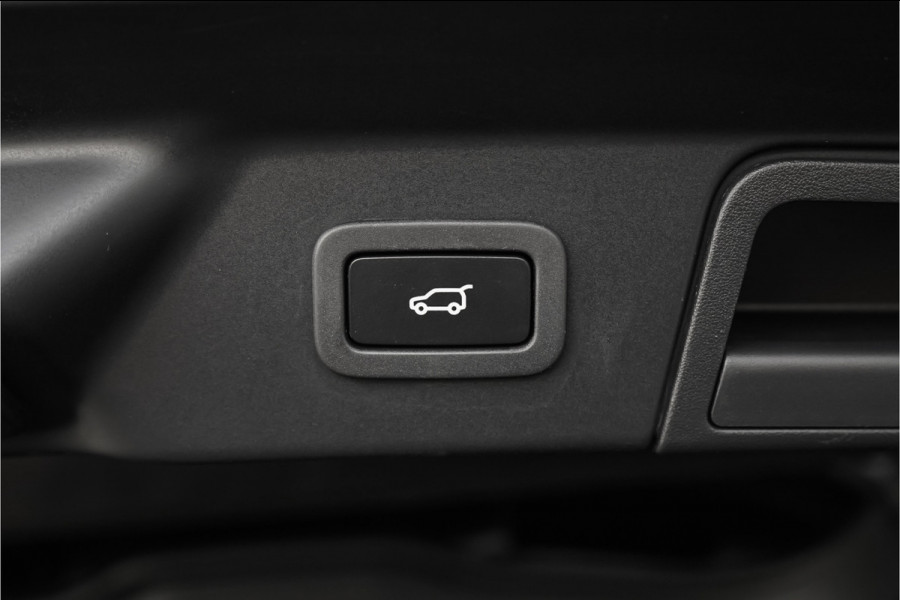 Land Rover Range Rover Velar 2.0 P300 Turbo AWD R-Dynamic HSE Pano ACC Luchtvering Leder LED 21"