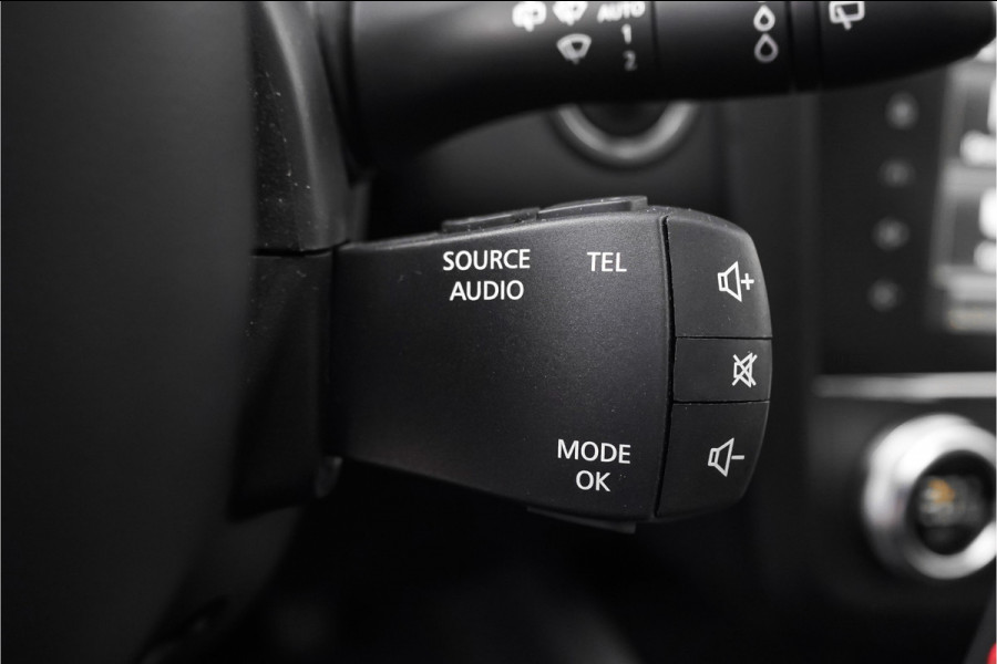 Renault Kadjar 1.3 TCe Black Edition Pano Stoelverw Bose Voorruit Verw 19"