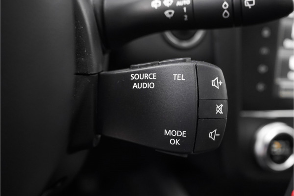 Renault Kadjar 1.3 TCe Black Edition Pano Stoelverw Bose Voorruit Verw 19"