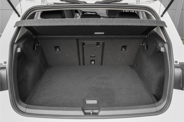 Volkswagen Golf 1.5 eTSI Pano Virtual Dash Camera ACC