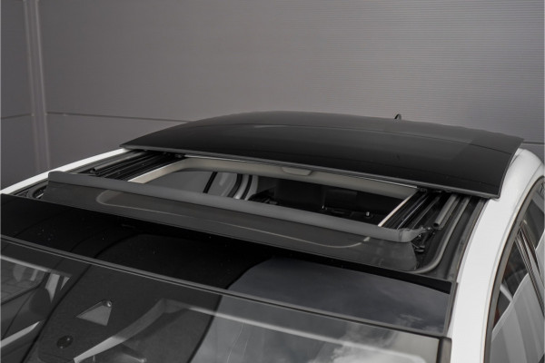 Volkswagen Golf 1.5 eTSI Pano Virtual Dash Camera ACC