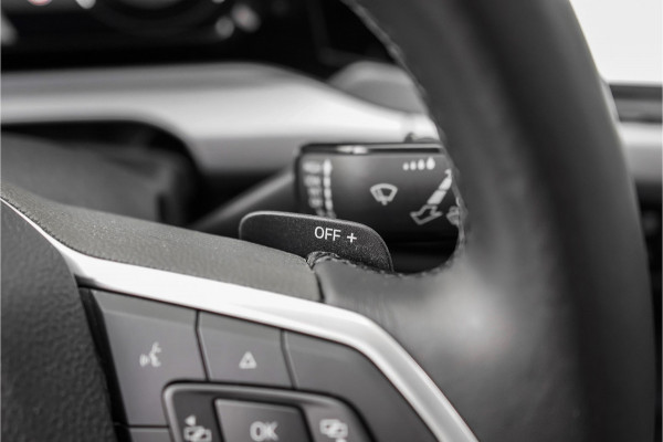 Volkswagen Golf 1.5 eTSI Pano Virtual Dash Camera ACC