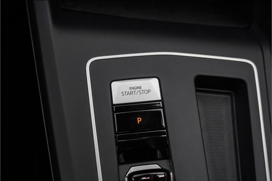 Volkswagen Golf 1.5 eTSI Pano Virtual Dash Camera ACC