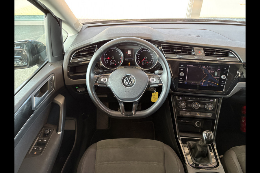 Volkswagen Touran 1.5 TSi 150pk Highline 7-persoons NAVI/CARPLAY/CLIMA/ADAPT.CRUISE/PDC/STOELVERWARMING