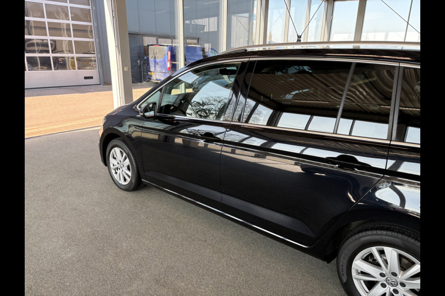 Volkswagen Touran 1.5 TSi 150pk Highline 7-persoons NAVI/CARPLAY/CLIMA/ADAPT.CRUISE/PDC/STOELVERWARMING