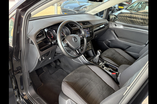 Volkswagen Touran 1.5 TSi 150pk Highline 7-persoons NAVI/CARPLAY/CLIMA/ADAPT.CRUISE/PDC/STOELVERWARMING
