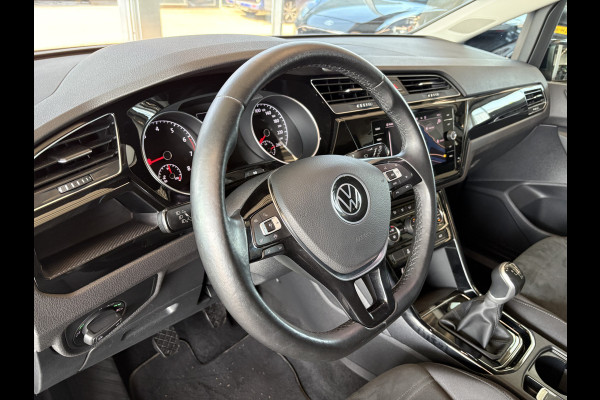 Volkswagen Touran 1.5 TSi 150pk Highline 7-persoons NAVI/CARPLAY/CLIMA/ADAPT.CRUISE/PDC/STOELVERWARMING