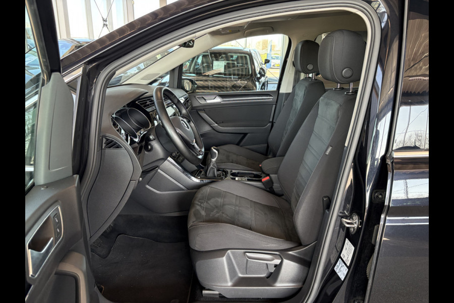 Volkswagen Touran 1.5 TSi 150pk Highline 7-persoons NAVI/CARPLAY/CLIMA/ADAPT.CRUISE/PDC/STOELVERWARMING