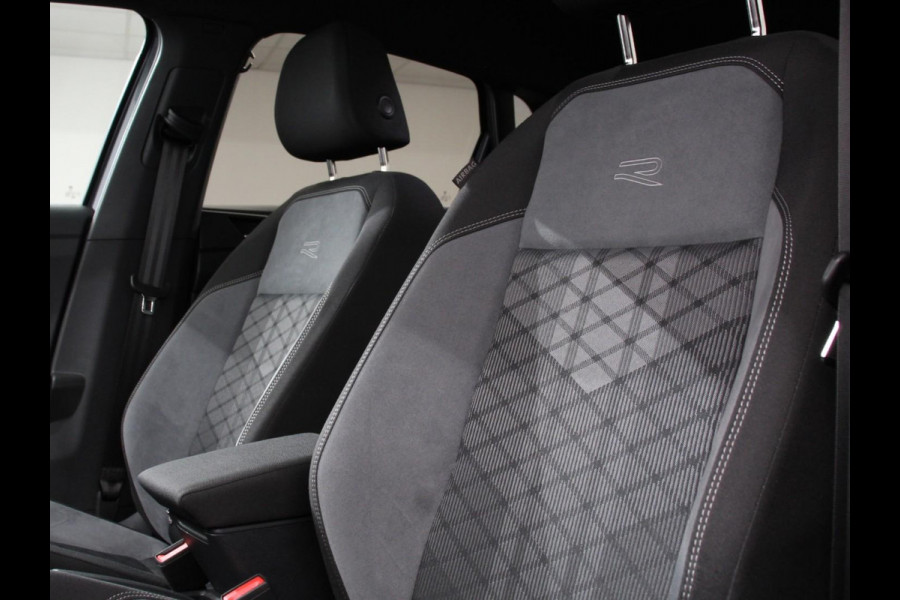 Volkswagen Polo 1.0 TSI 70kW DSG R-Line Design Pack | iQ light | Navigatie | Apple Carplay/Android Auto | Camera | Climate Control | Adaptive Cruise Control | Lichtmetalen velgen | Led | Parkeer sensoren