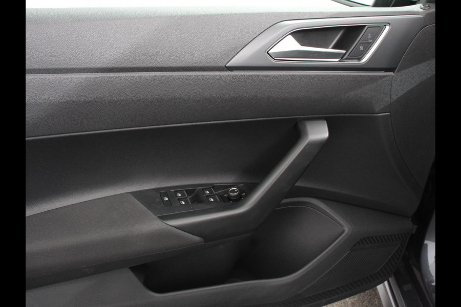 Volkswagen Polo 1.0 TSI 70kW DSG R-Line Design Pack | iQ light | Navigatie | Apple Carplay/Android Auto | Camera | Climate Control | Adaptive Cruise Control | Lichtmetalen velgen | Led | Parkeer sensoren