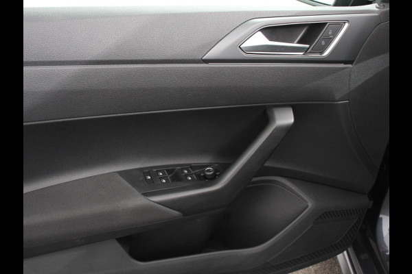 Volkswagen Polo 1.0 TSI 70kW DSG R-Line Design Pack | iQ light | Navigatie | Apple Carplay/Android Auto | Camera | Climate Control | Adaptive Cruise Control | Lichtmetalen velgen | Led | Parkeer sensoren