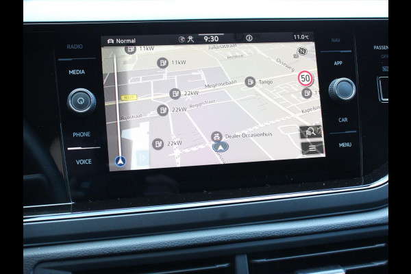 Volkswagen Polo 1.0 TSI 70kW DSG R-Line Design Pack | iQ light | Navigatie | Apple Carplay/Android Auto | Camera | Climate Control | Adaptive Cruise Control | Lichtmetalen velgen | Led | Parkeer sensoren