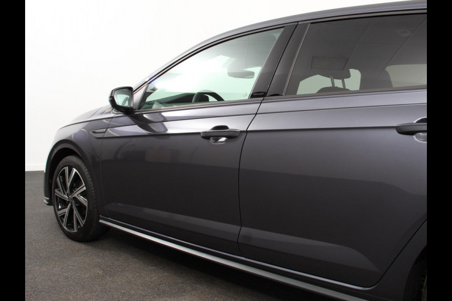 Volkswagen Polo 1.0 TSI 70kW DSG R-Line Design Pack | iQ light | Navigatie | Apple Carplay/Android Auto | Camera | Climate Control | Adaptive Cruise Control | Lichtmetalen velgen | Led | Parkeer sensoren