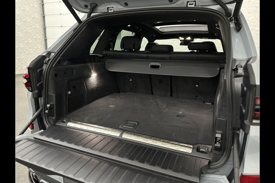 BMW X5 50e M-Sport Pro | M-Performance Stoelen | Achterasbesturing | Carbon | ACC | Panorama | 360 Camera | Soft-Close | Head-Up | M-Gordels | Trekhaak | Harman-Kardon | 22 inch | Individual Leder | Stoelventilatie | Stoelverwarming V+A | Keyless-Entry | Memory | Stuurverwarming | Iconic-Glow | Rij-Assist Pro | Beker Koeling & Verwarming | Zonwering |