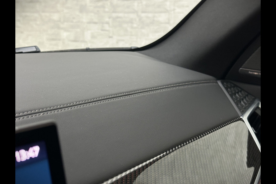 BMW X5 50e M-Sport Pro | M-Performance Stoelen | Achterasbesturing | Carbon | ACC | Panorama | 360 Camera | Soft-Close | Head-Up | M-Gordels | Trekhaak | Harman-Kardon | 22 inch | Individual Leder | Stoelventilatie | Stoelverwarming V+A | Keyless-Entry | Memory | Stuurverwarming | Iconic-Glow | Rij-Assist Pro | Beker Koeling & Verwarming | Zonwering |