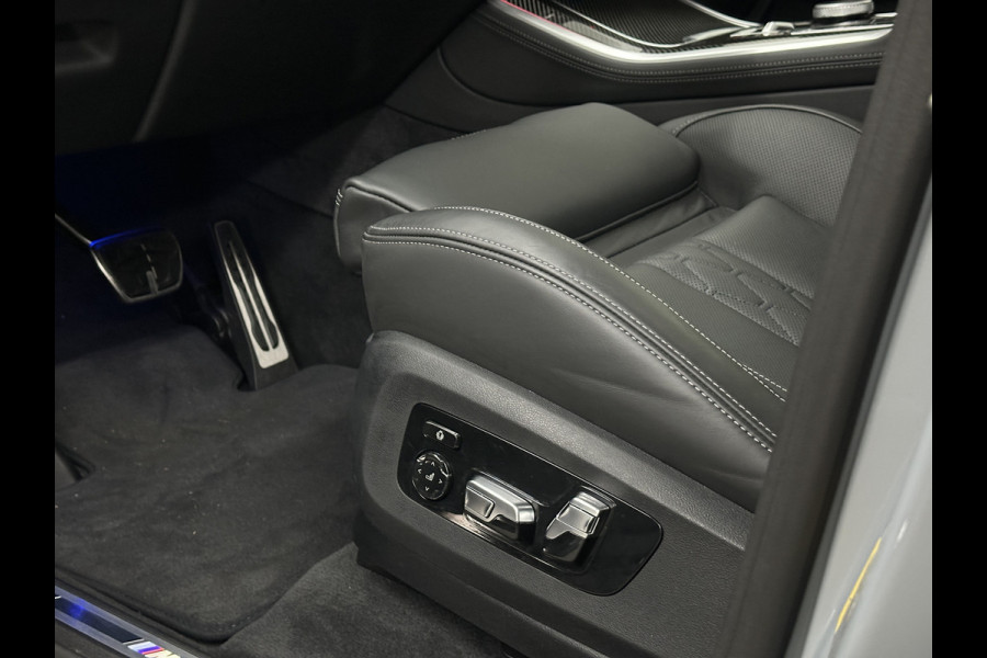 BMW X5 50e M-Sport Pro | M-Performance Stoelen | Achterasbesturing | Carbon | ACC | Panorama | 360 Camera | Soft-Close | Head-Up | M-Gordels | Trekhaak | Harman-Kardon | 22 inch | Individual Leder | Stoelventilatie | Stoelverwarming V+A | Keyless-Entry | Memory | Stuurverwarming | Iconic-Glow | Rij-Assist Pro | Beker Koeling & Verwarming | Zonwering |