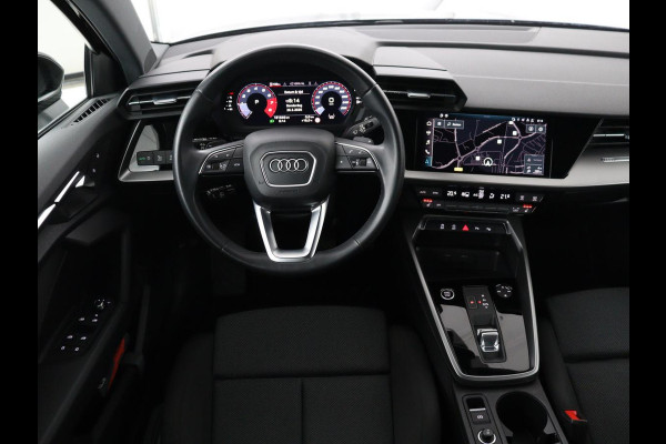 Audi A3 Limousine 30 TFSI Advanced edition | Stoelverwarming | Adaptive Cruise | Trekhaak | Carplay | LED | PDC | Navigatie | DAB