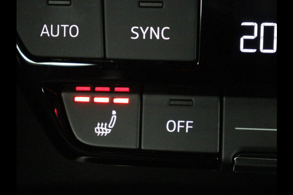 Audi A3 Limousine 30 TFSI Advanced edition | Stoelverwarming | Adaptive Cruise | Trekhaak | Carplay | LED | PDC | Navigatie | DAB