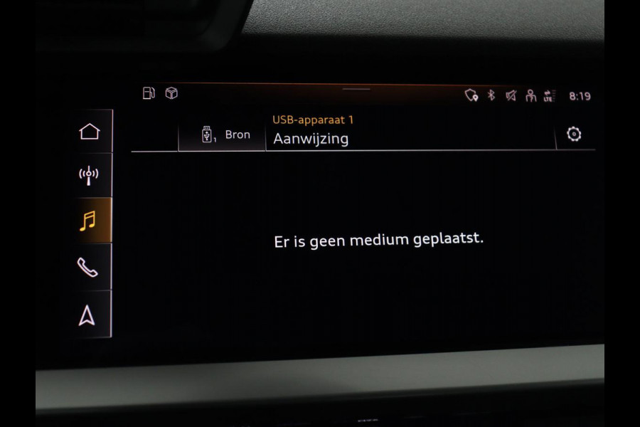 Audi A3 Limousine 30 TFSI Advanced edition | Stoelverwarming | Adaptive Cruise | Trekhaak | Carplay | LED | PDC | Navigatie | DAB