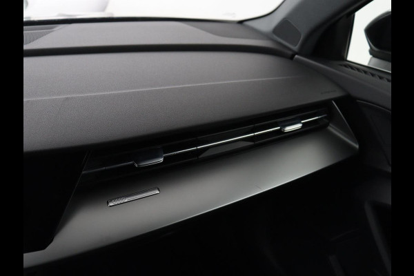 Audi A3 Limousine 30 TFSI Advanced edition | Stoelverwarming | Adaptive Cruise | Trekhaak | Carplay | LED | PDC | Navigatie | DAB