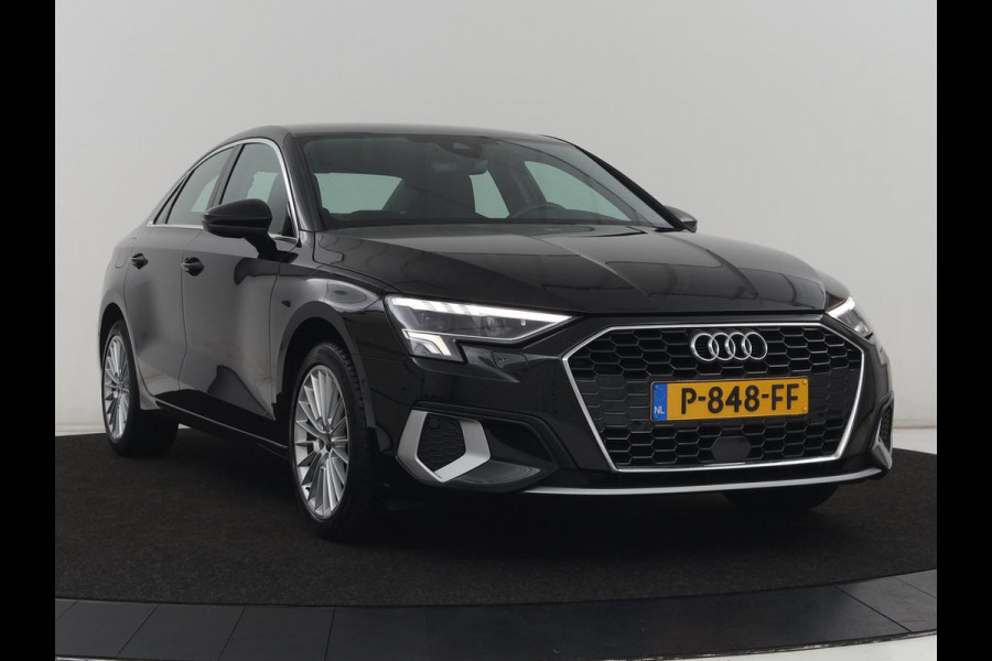 Audi A3 Limousine 30 TFSI Advanced edition | Stoelverwarming | Adaptive Cruise | Trekhaak | Carplay | LED | PDC | Navigatie | DAB