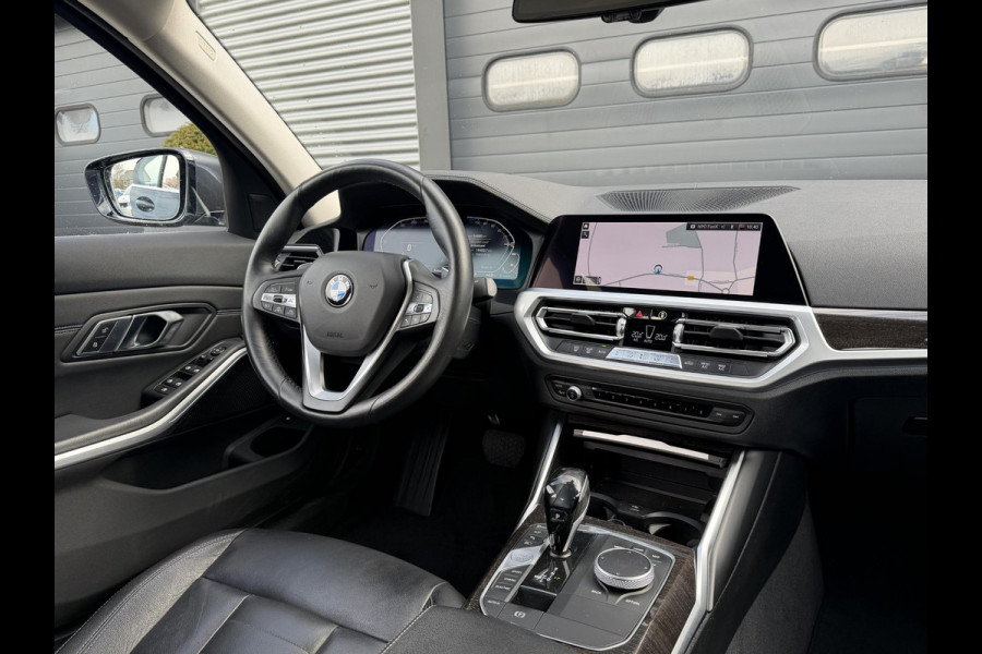 BMW 3-serie 330e | 360* Camera | Navigatie | Lederen Bekleding | DAB | Trekhaak |