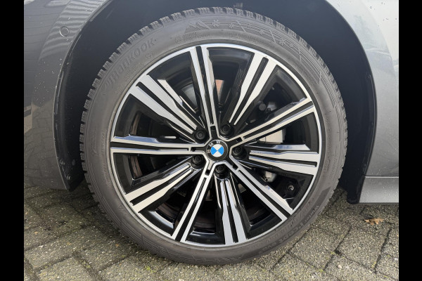 BMW 3-serie 330e | 360* Camera | Navigatie | Lederen Bekleding | DAB | Trekhaak |